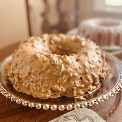 Praline Bundt cake
