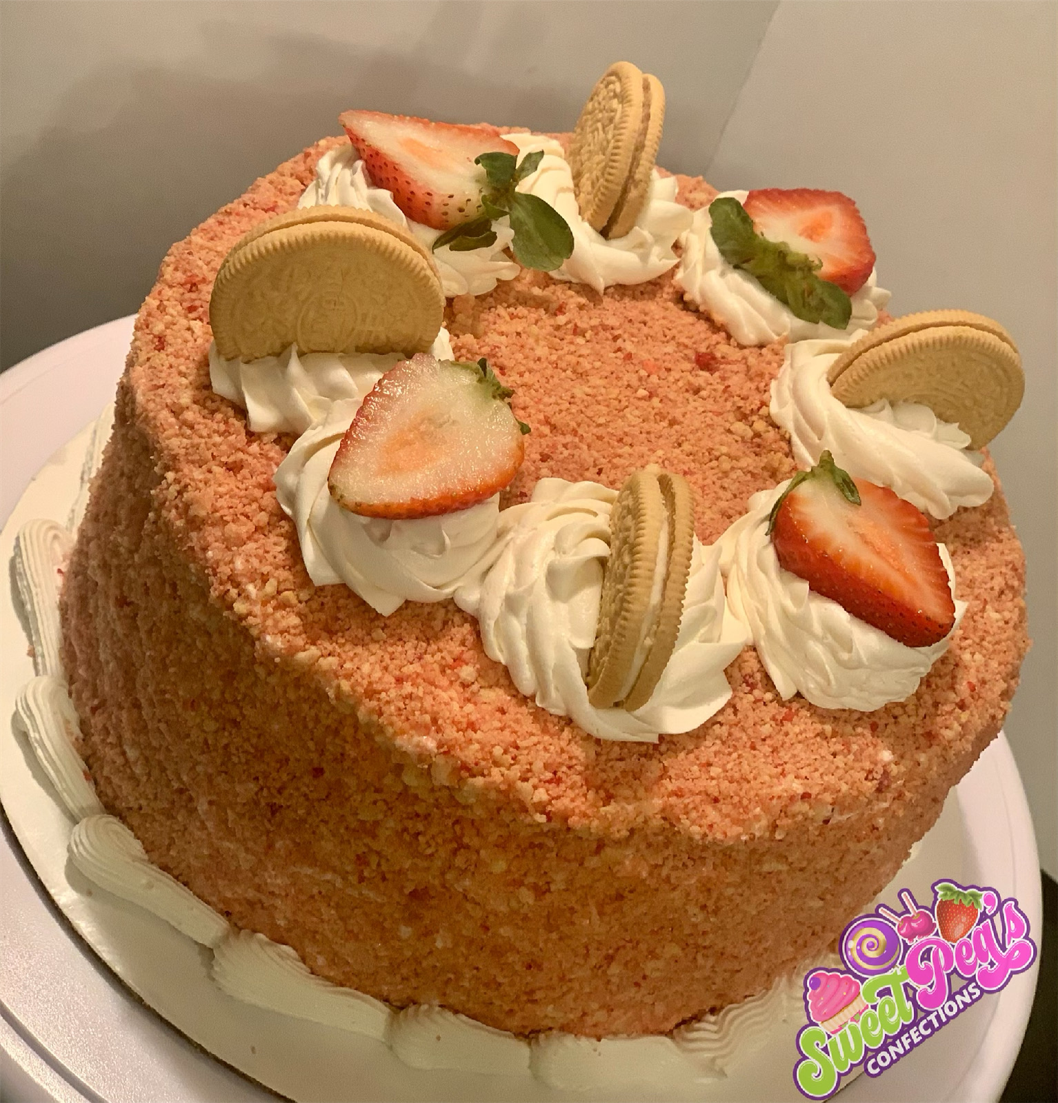 Strawberry Crunch Cake 