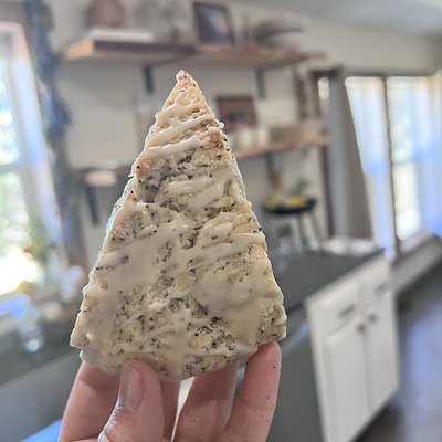 Lemon Poppy Seed Sourdough Scones (2pk)