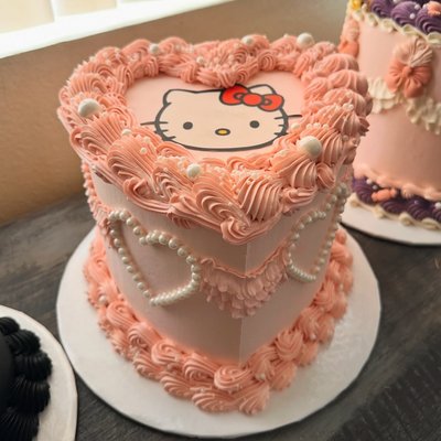 8” Tall Heart-shaped Vintage Cake (serves 30)