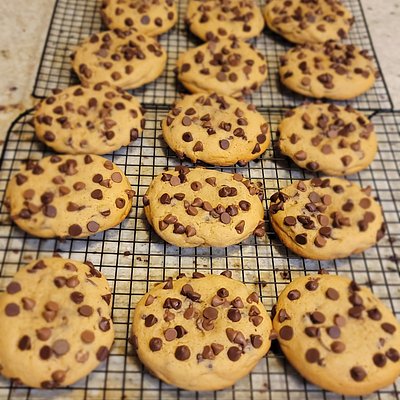 Chocolate Chip Cookies (4 Cookies)