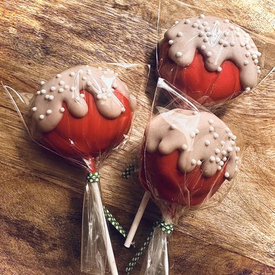 🍎 Caramel Apple Cake Pops 🍎