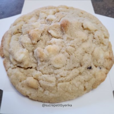 Oreo White Chocolate Chip Cookie