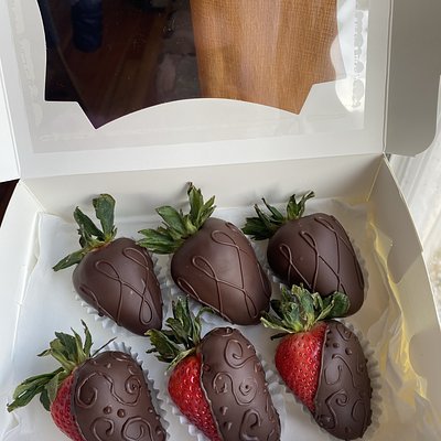 Solid Milk Chocolate Covered Strawberries Dozen 