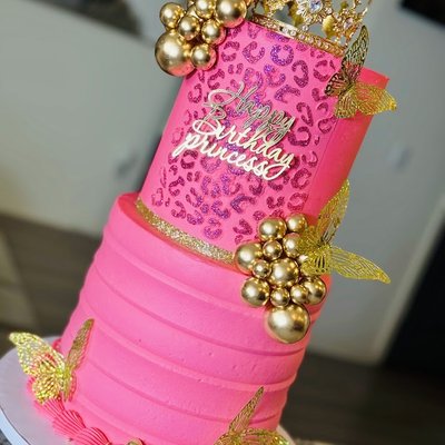 Tall Double Barrel and Tiered Cakes/Custom cakes *Note* Three tiered cakes required delivery 