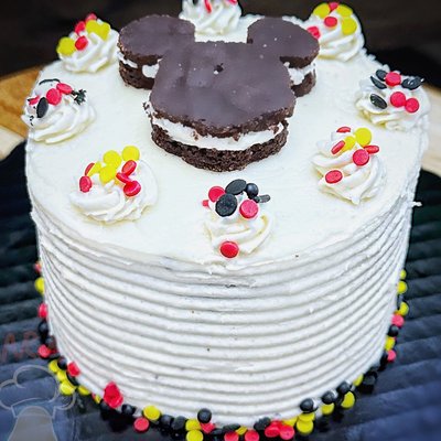 7” Vanilla Cake (Choose Frosting Flavor)
