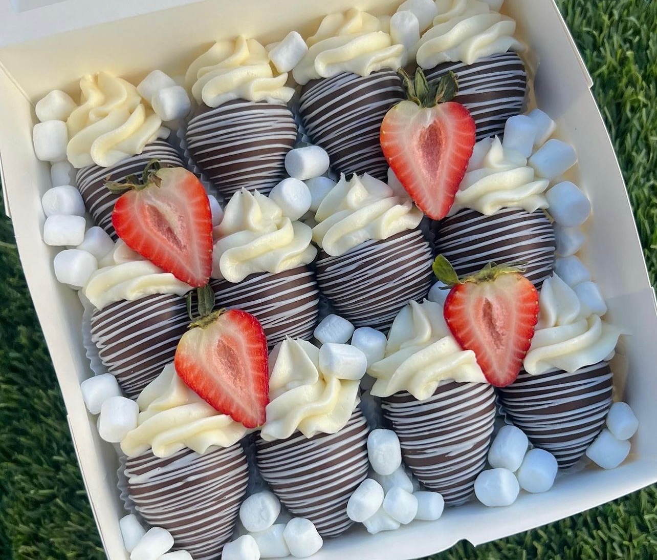 Cheesecake Filled Strawberries 