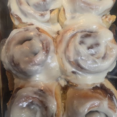 Classic Jumbo Cinnnamon Rolls (4)