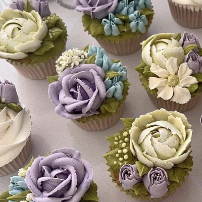 Box Of 12 Cupcake Blooms