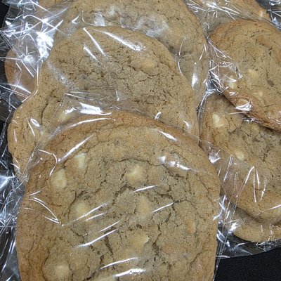 3 Oz White Chocolate Macadamia Nut Cookies 
