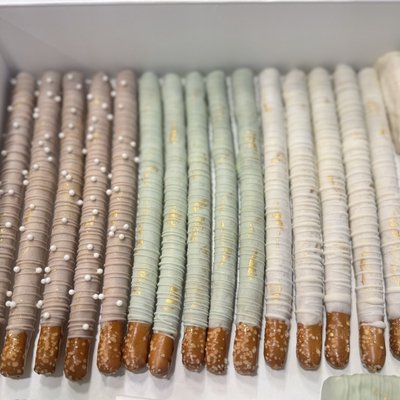 Chocolate Covered Pretzels 🥨