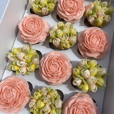 12 Pack standard cupcakes 