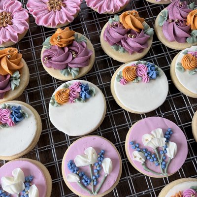 Sugar Cookies With Buttercream 