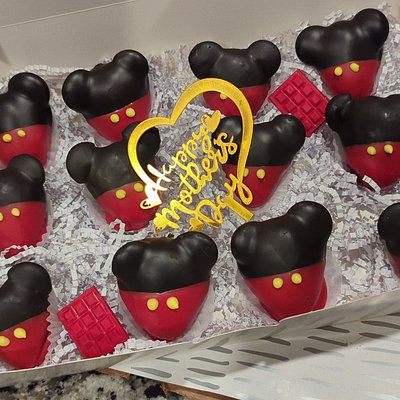 Themed Dozen Strawberries 