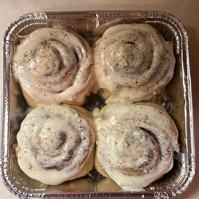 Banana Cream Cinnamon Roll (4 PACK)