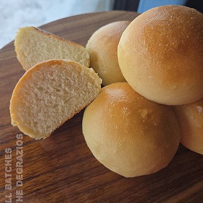 Classic Dinner Rolls (Dozen)