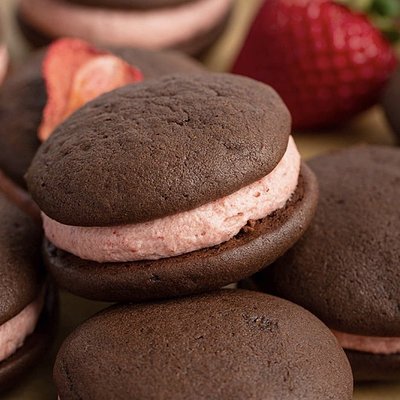 Chocolate Cherry Whoopie Pie