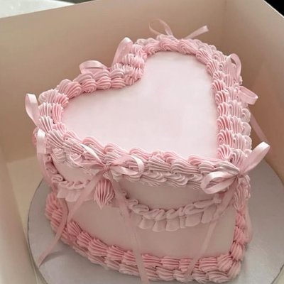 8 inch HEART CAKE 