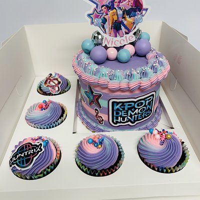 Bento Box with 5 Cupcakes
