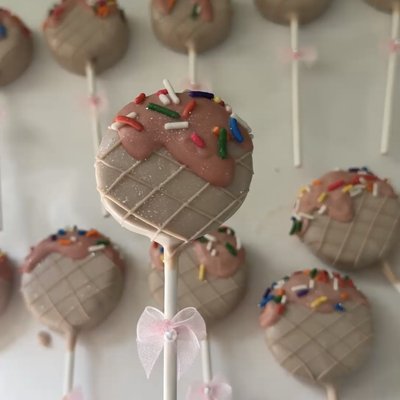 Custom Cake Pops