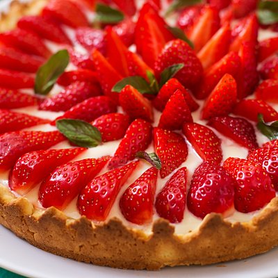 Véronique Strawberry Tart 10" 
