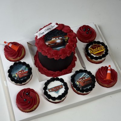 4” Cake & 8 Cupcakes 