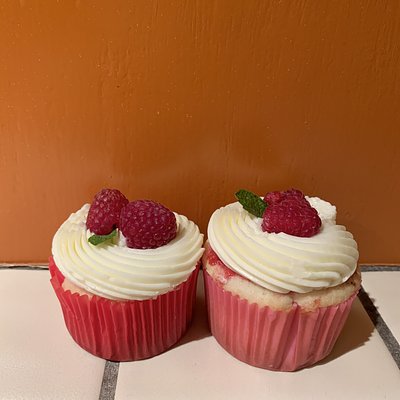 Raspberry Pink Champagne Cupcakes