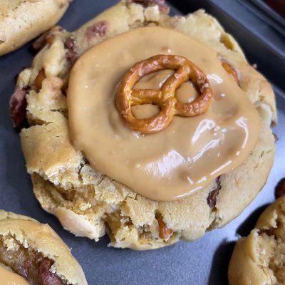 Salted Caramel Pretzel Cheesecake 