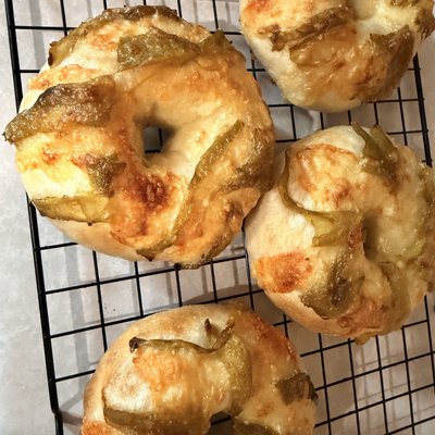 Green Chili Sourdough Bagels 🥯 