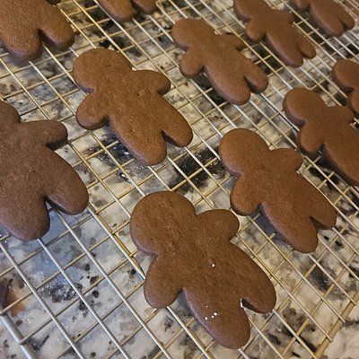Gingerbread Men (Small) *Seasonal*