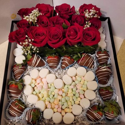 Marshmallow heart & roses & covered chocolate strawberries 🌹🍫🍓