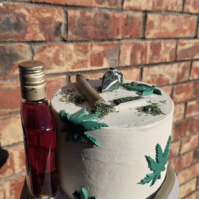 Weed Theme Cake (6"2 Layer) 