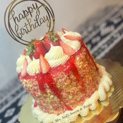 Strawberry Crunch Cake