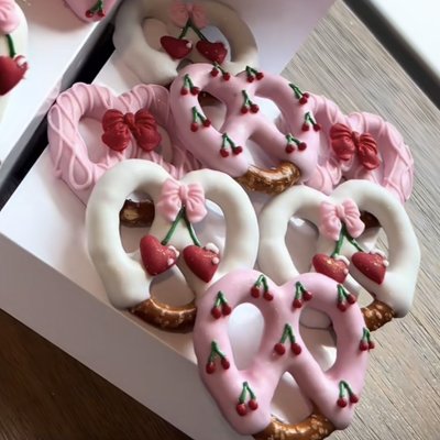 Chocolate Strawberries And Pretzels 