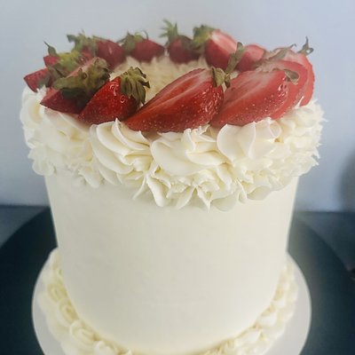Signature Celebration Cake (Classic—8”)