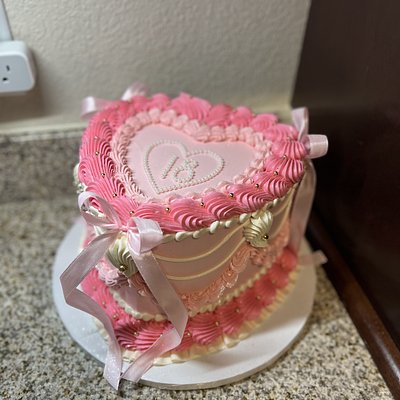 8 inch vintage heart cake 