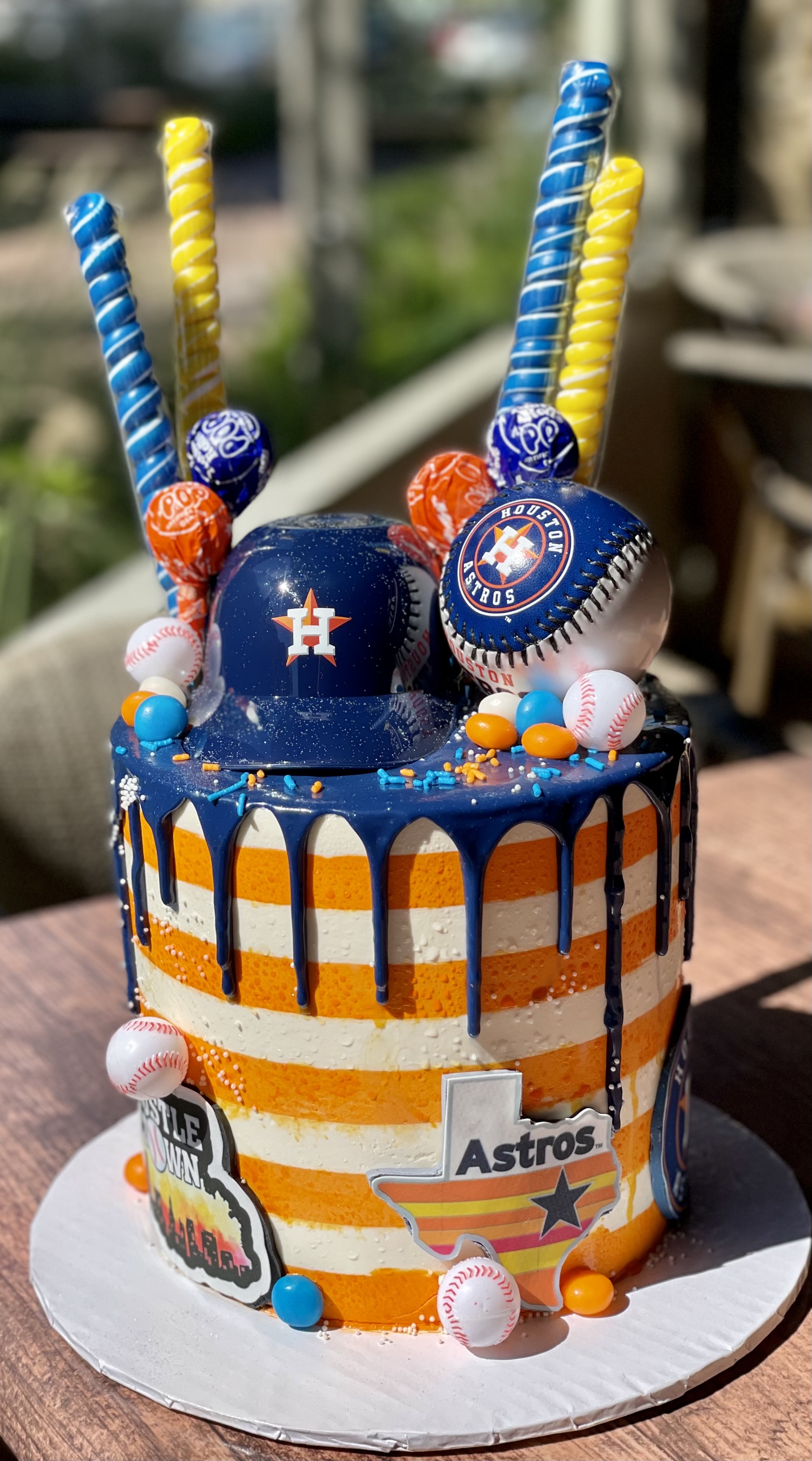 Custom Decorated Cakes