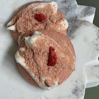 STRAWBERRY CREAM CHEESE