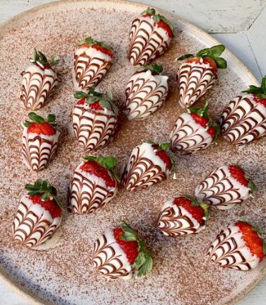 Valentines Day Cupcake,cookie,brownies,strawberries (Dozen)