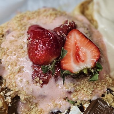 Strawberry Shortcake Cinnamon Rolls (4)