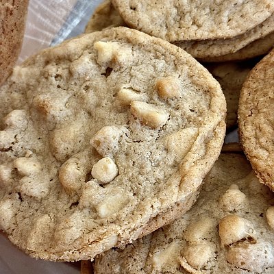 Macadamia A White Chocolate Cookie