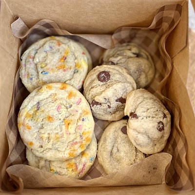 Small Cookie Box: 1/2 & 1/2 (8 ct)