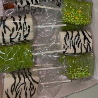 12 Custom Krispies