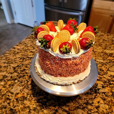 Strawberry Crunch Cake 