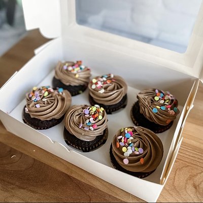 Half Dozen (6) Classic Cupcakes