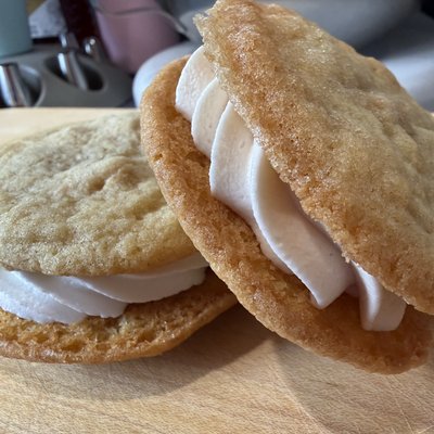 Peanut Butter Bestie Cookie Sandwich ￼