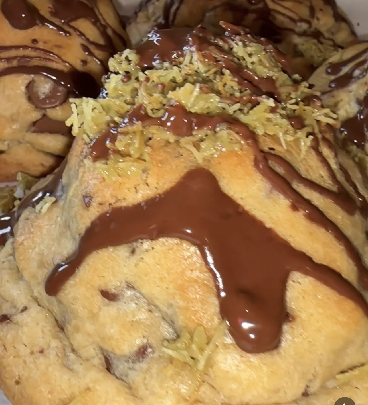 6ct box~ Dubai Chocolate Chip Cookies 💚🤎