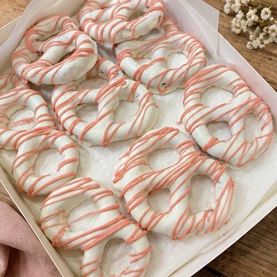 Chocolate Dipped Pretzel Twists