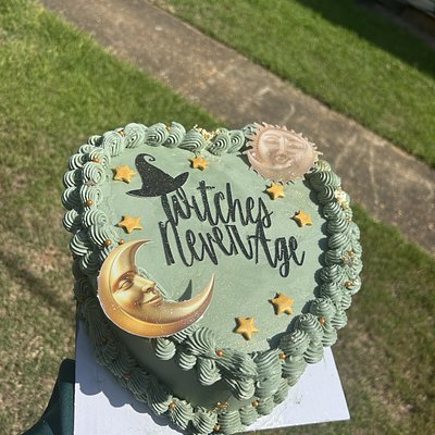 custom 8” heart cake