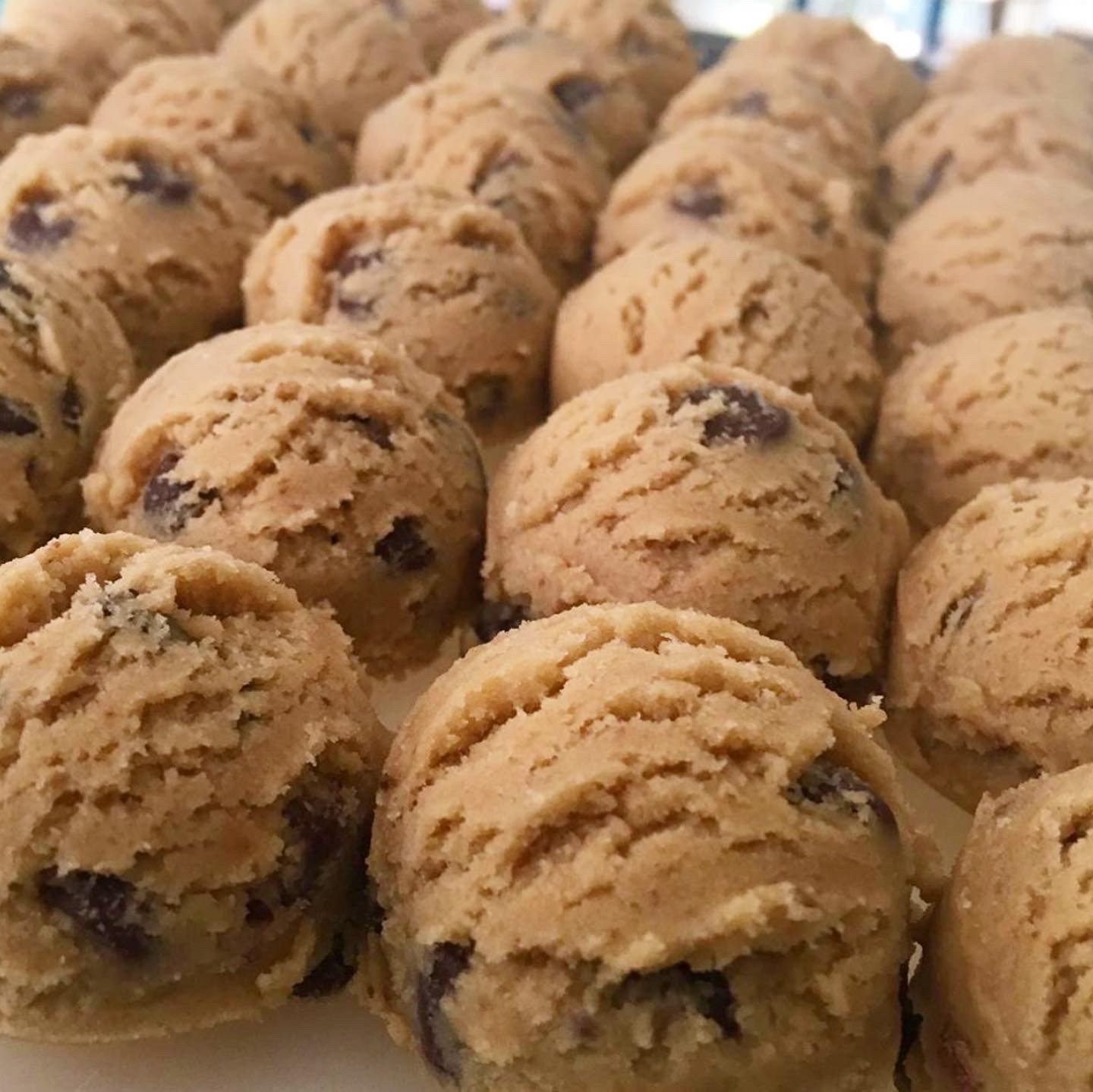 CHOCOLATE CHIP - 32oz container makes 21 cookies
